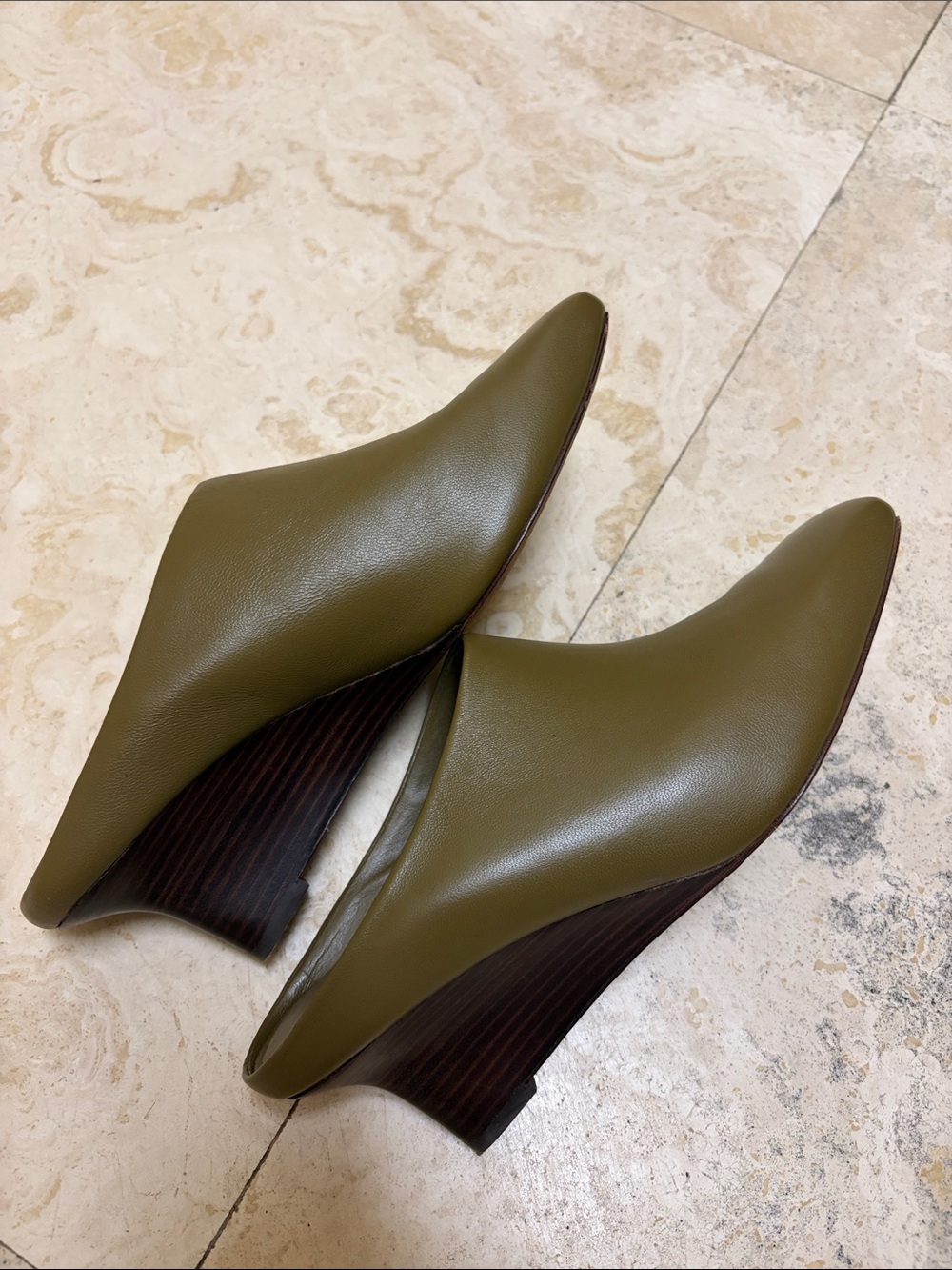 VINCE GENUINE LEATHER BENITA, CYPRESS LE Wedge Mules Slip-On Styling Sz 8.5